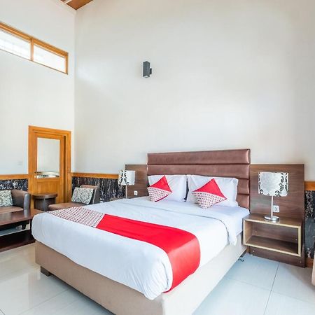 Oyo 1210 Nice Guesthouse Бандунг Экстерьер фото